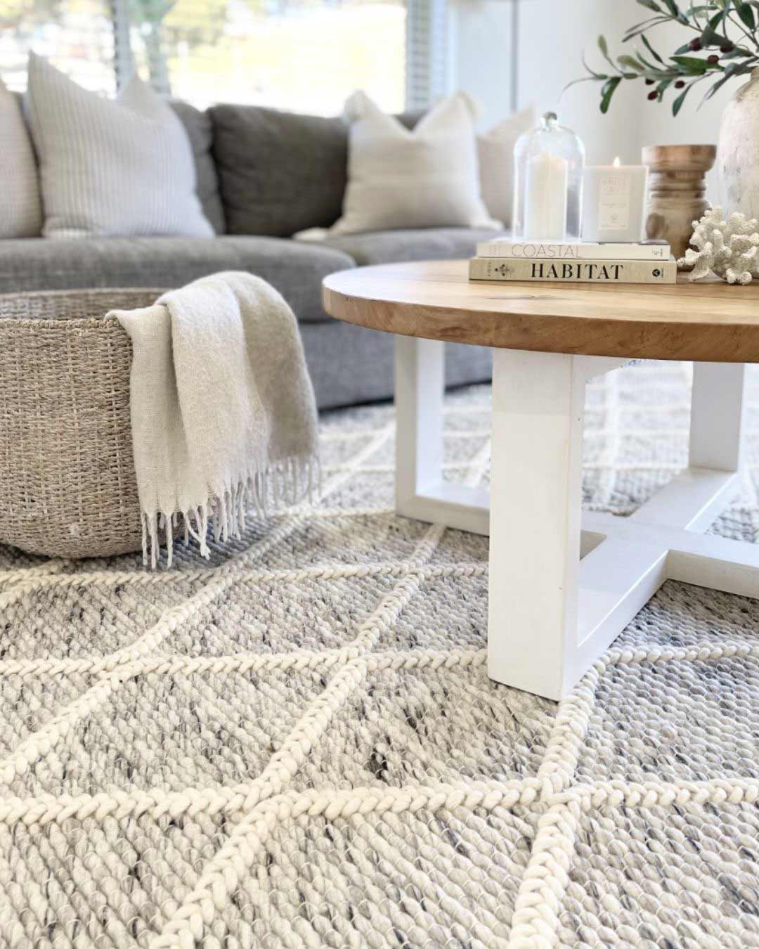 Anja Grey and Ivory Lattice Wool Rug - Image 2