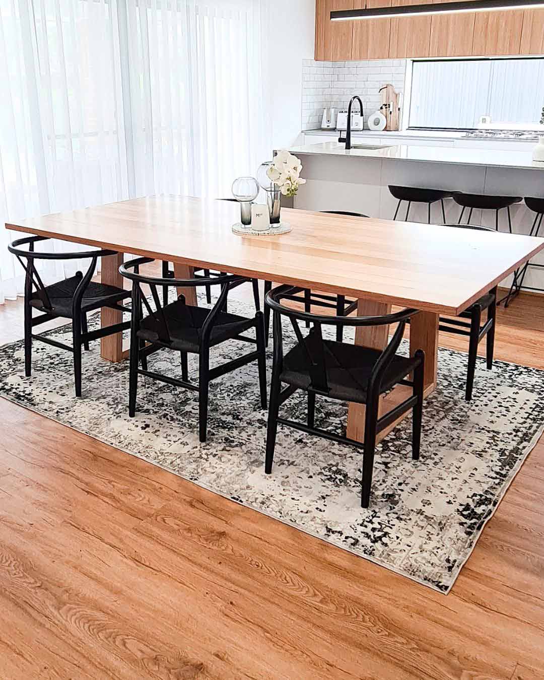 Imran Black Grey And Ivory Traditional Distressed Rug - Image 2