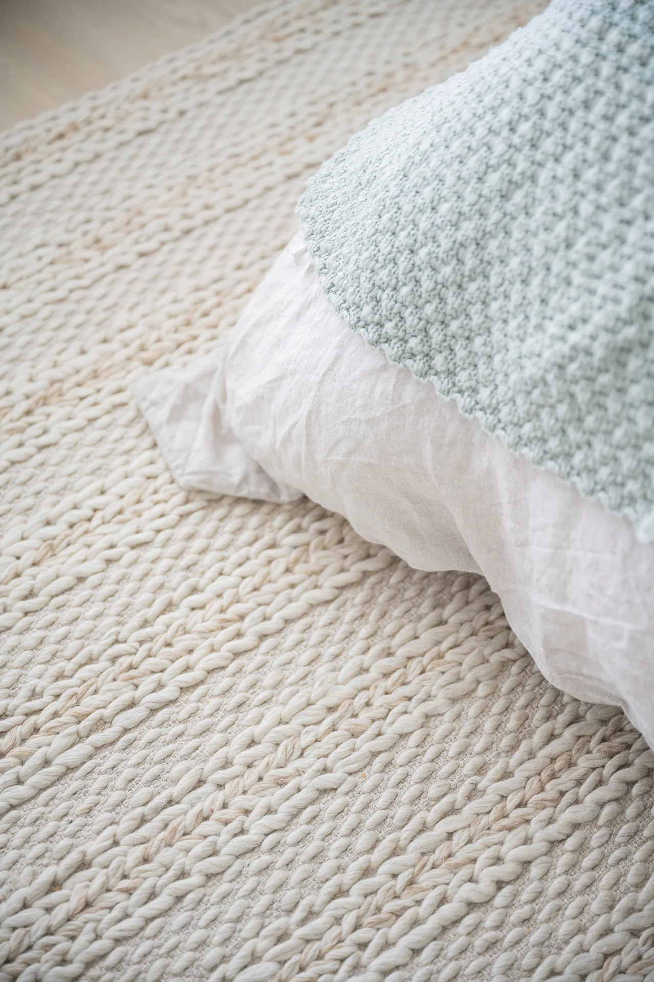 Isabella Marbled Ivory and Beige Braided Rug - Image 8