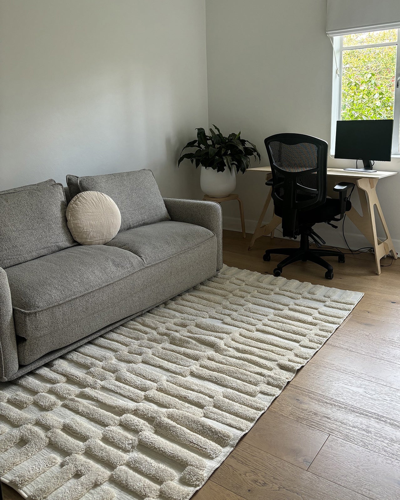 Leneisy Ivory Abstract Rug - Image 10