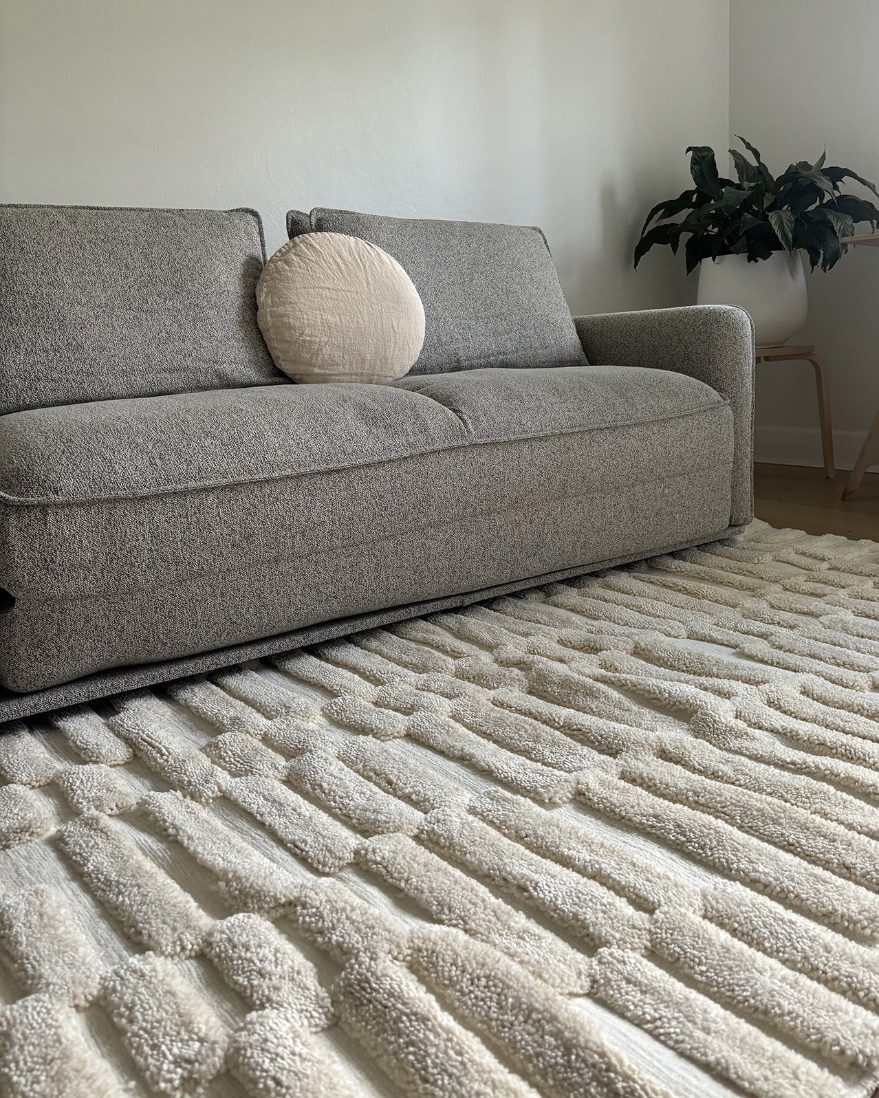 Leneisy Ivory Abstract Rug - Image 9