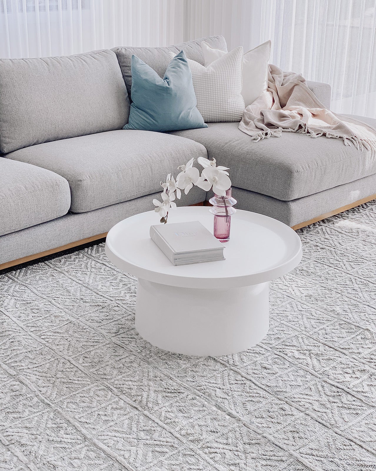 Melia Grey and Ivory Tribal Textured Rug - Image 4