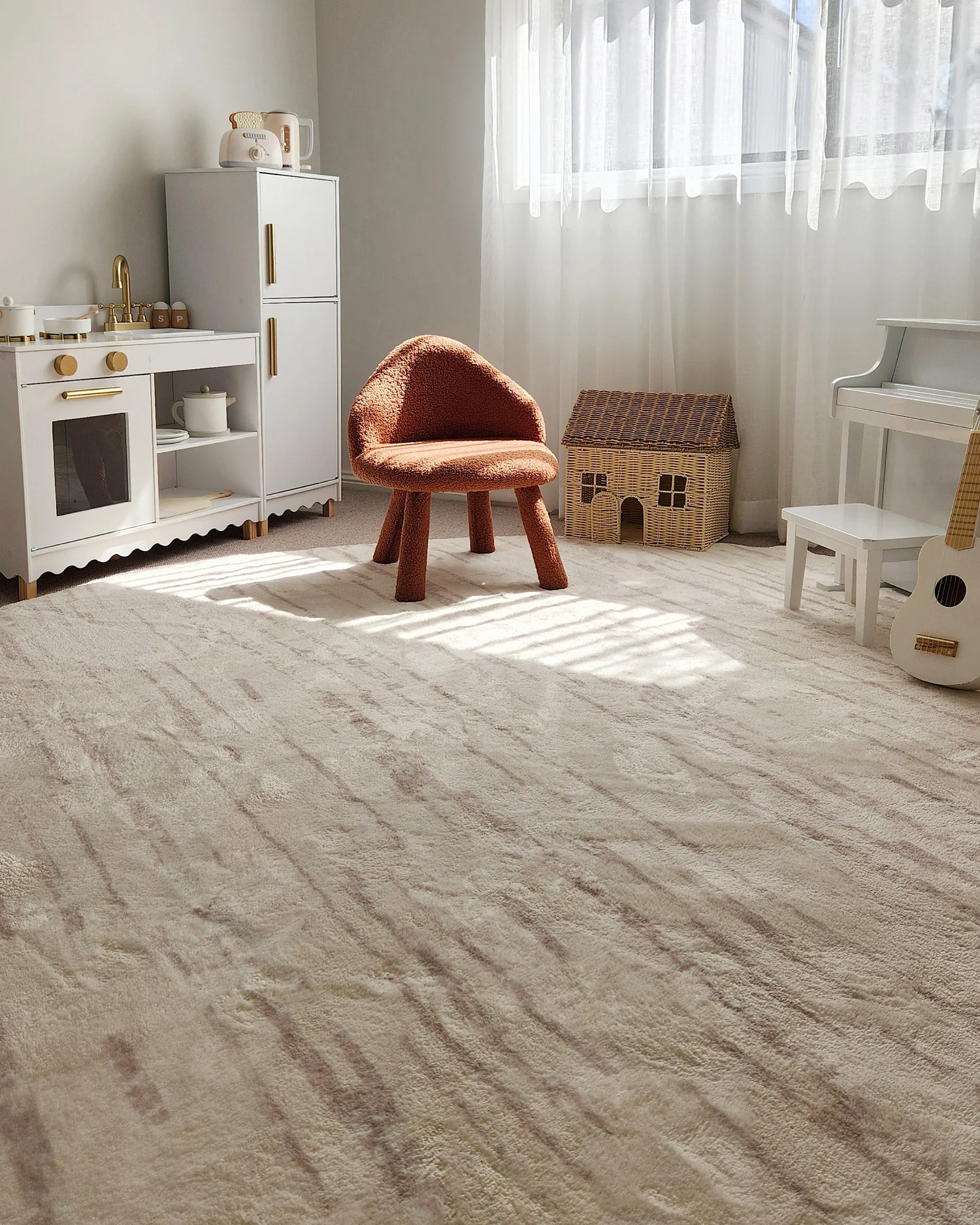 Tandara Grey and Cream Abstract Pattern Washable Round Rug - Image 3