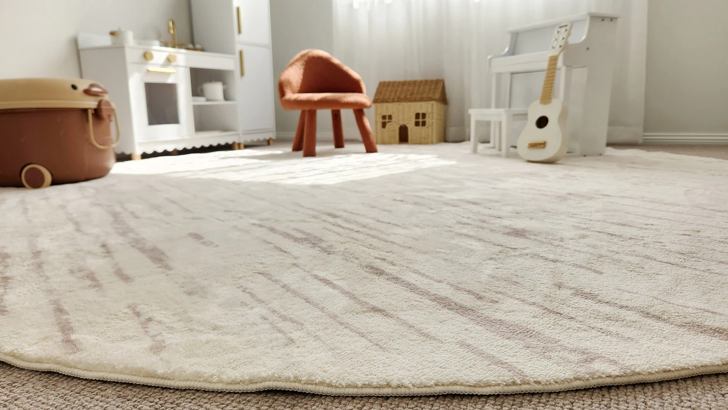 Tandara Grey and Cream Abstract Pattern Washable Round Rug - Image 4